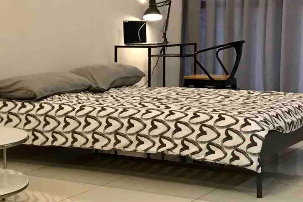 Апартаменты Flexi Check In 10Min To Klcc Next To Hospital Gleneagle Куала-Лумпур Экстерьер фото